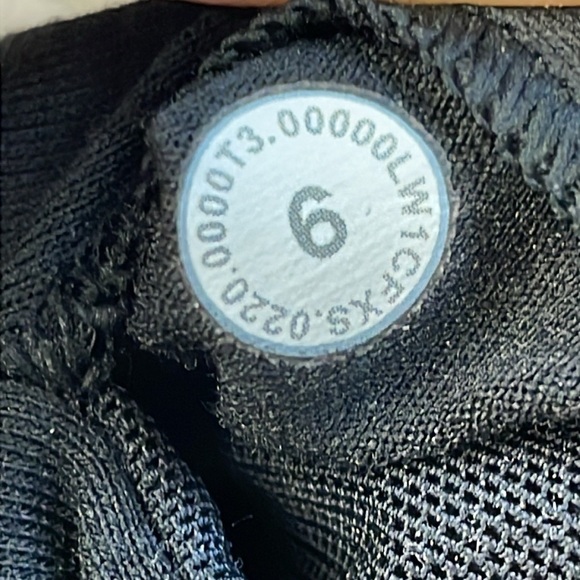 Lululemon Twist Around 2 in 1 Tank Luxtreme in Black W1CFXS Built in Bra 6 - Picture 9 of 16